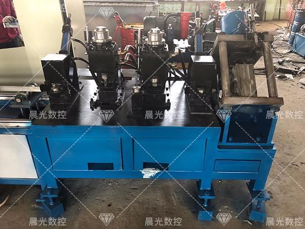 角鋼沖孔機出現(xiàn)噪音怎么辦？
